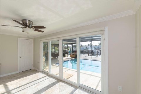 House in New Port Richey, Florida 3 bedrooms, 163.97 sq.m. № 1678105 - photo 13