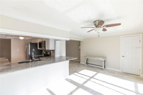 House in New Port Richey, Florida 3 bedrooms, 163.97 sq.m. № 1678105 - photo 9