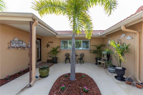 House in New Port Richey, Florida 3 bedrooms, 163.97 sq.m. № 1678105 - photo 3