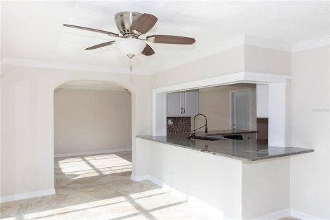 House in New Port Richey, Florida 3 bedrooms, 163.97 sq.m. № 1678105 - photo 8
