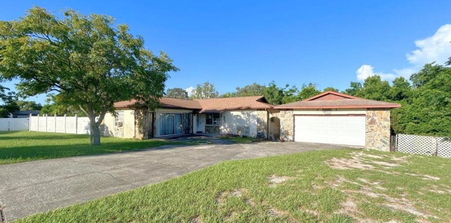 Villa ou maison à Spring Hill, Floride 3 chambres, 159.88 m2 № 1884083