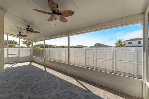 House in Homestead, Florida 4 bedrooms, 221.2 sq.m. № 2152839 - photo 9