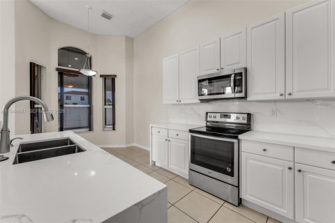 House in Homestead, Florida 4 bedrooms, 221.2 sq.m. № 2152839 - photo 15