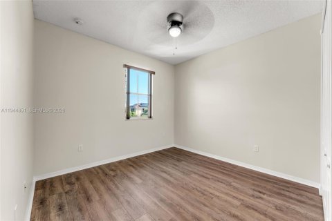 House in Homestead, Florida 4 bedrooms, 221.2 sq.m. № 2152839 - photo 22