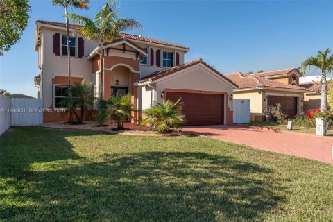 House in Homestead, Florida 4 bedrooms, 221.2 sq.m. № 2152839 - photo 1