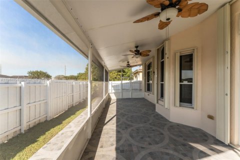 House in Homestead, Florida 4 bedrooms, 221.2 sq.m. № 2152839 - photo 8