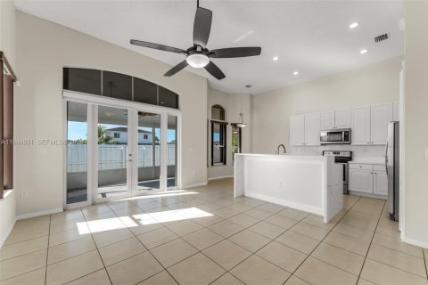 House in Homestead, Florida 4 bedrooms, 221.2 sq.m. № 2152839 - photo 14