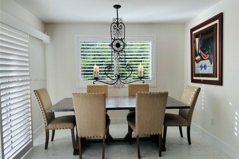 Villa ou maison à vendre à Miami, Floride: 3 chambres, 175.68 m2 № 2027353 - photo 8