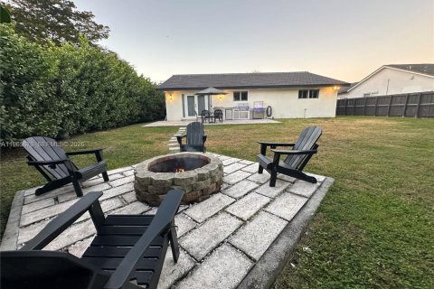 Villa ou maison à vendre à Miami, Floride: 3 chambres, 175.68 m2 № 2027353 - photo 24