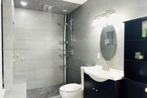 Villa ou maison à vendre à Miami, Floride: 3 chambres, 175.68 m2 № 2027353 - photo 15