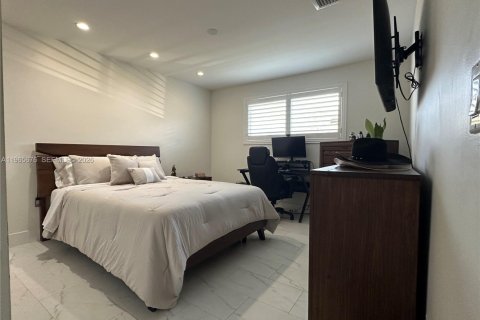 Villa ou maison à vendre à Miami, Floride: 3 chambres, 175.68 m2 № 2027353 - photo 18