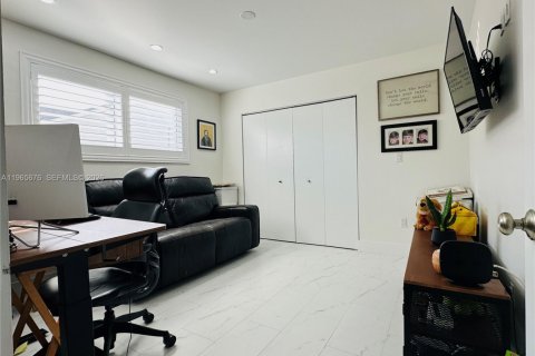 Villa ou maison à vendre à Miami, Floride: 3 chambres, 175.68 m2 № 2027353 - photo 22