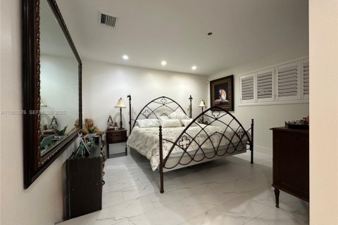 Villa ou maison à vendre à Miami, Floride: 3 chambres, 175.68 m2 № 2027353 - photo 13