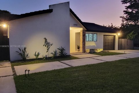 Villa ou maison à vendre à Miami, Floride: 3 chambres, 175.68 m2 № 2027353 - photo 2