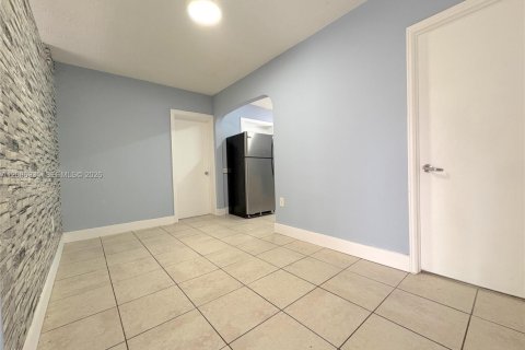 Appartement à louer à Hollywood, Floride: 2 chambres, 60.39 m2 № 2170771 - photo 2
