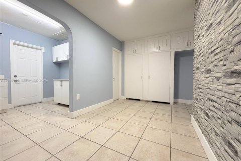 Appartement à louer à Hollywood, Floride: 2 chambres, 60.39 m2 № 2170771 - photo 3