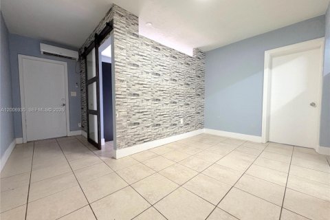 Appartement à Hollywood, Floride 2 chambres, 60.39 m2 № 2170771