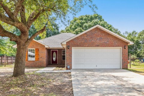 House in Milton, Florida 3 bedrooms, 140.75 sq.m. № 561368 - photo 1