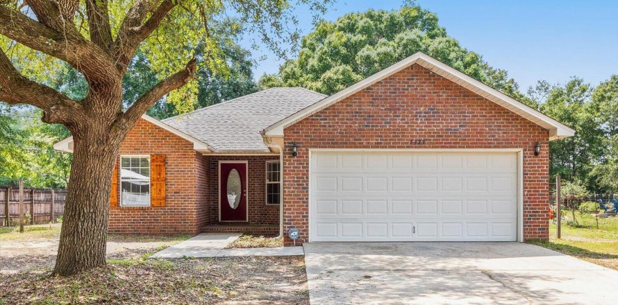 House in Milton, Florida 3 bedrooms, 140.75 sq.m. № 561368