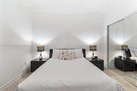 Copropriété à louer à Hallandale Beach, Floride: 1 chambre, 78.41 m2 № 1703699 - photo 4