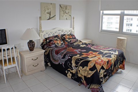 Купить кондоминиум в Серфсайд, Флорида 1 спальня, 86.31м2, № 2056967 - фото 3