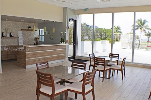 Купить кондоминиум в Серфсайд, Флорида 1 спальня, 86.31м2, № 2056967 - фото 15