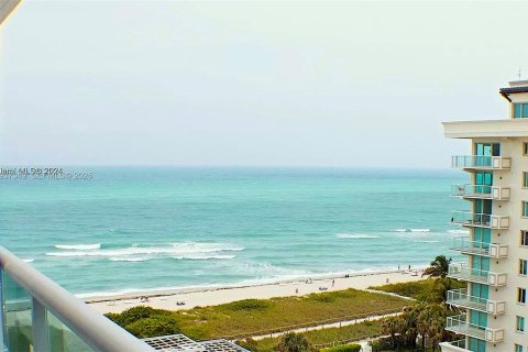 Купить кондоминиум в Серфсайд, Флорида 1 спальня, 86.31м2, № 2056967 - фото 1