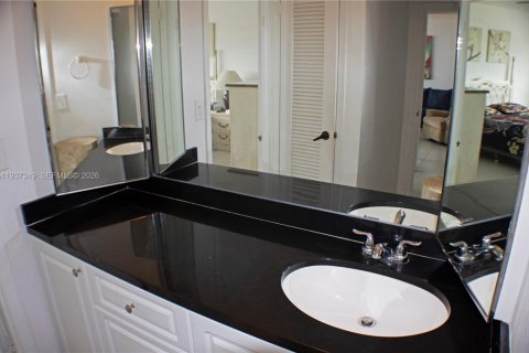 Купить кондоминиум в Серфсайд, Флорида 1 спальня, 86.31м2, № 2056967 - фото 6