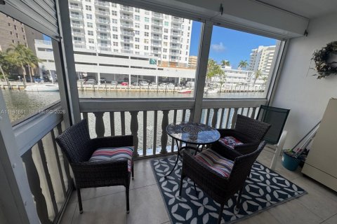Copropriété à vendre à Hallandale Beach, Floride: 1 chambre, 65.03 m2 № 2043044 - photo 13