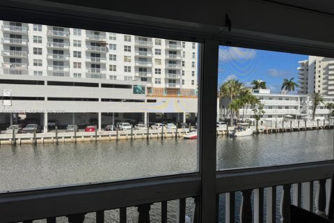 Copropriété à vendre à Hallandale Beach, Floride: 1 chambre, 65.03 m2 № 2043044 - photo 14