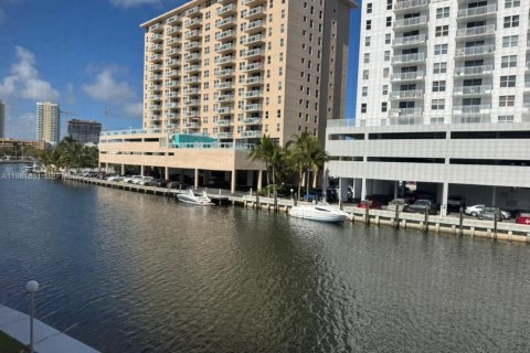 Copropriété à vendre à Hallandale Beach, Floride: 1 chambre, 65.03 m2 № 2043044 - photo 15