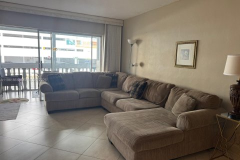 Copropriété à vendre à Hallandale Beach, Floride: 1 chambre, 65.03 m2 № 2043044 - photo 4