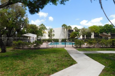Condo in Miami, Florida, 3 bedrooms № 1951304 - photo 21