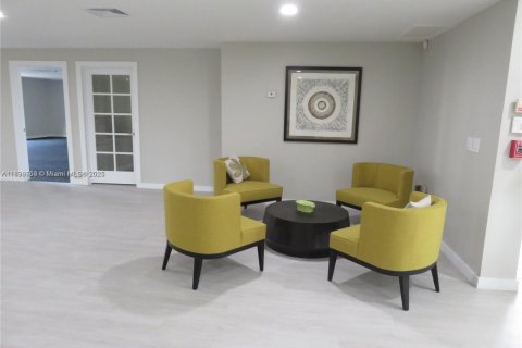 Condo in Miami, Florida, 3 bedrooms № 1951304 - photo 30