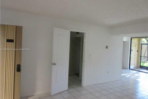 Condo in Miami, Florida, 3 bedrooms № 1951304 - photo 6