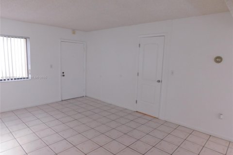 Condo in Miami, Florida, 3 bedrooms № 1951304 - photo 8