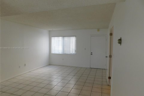 Condo in Miami, Florida, 3 bedrooms № 1951304 - photo 9