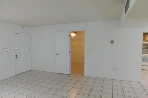 Condo in Miami, Florida, 3 bedrooms № 1951304 - photo 7