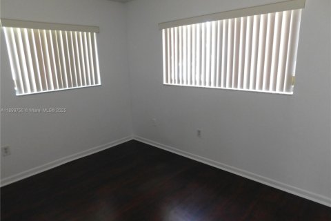 Condo in Miami, Florida, 3 bedrooms № 1951304 - photo 12