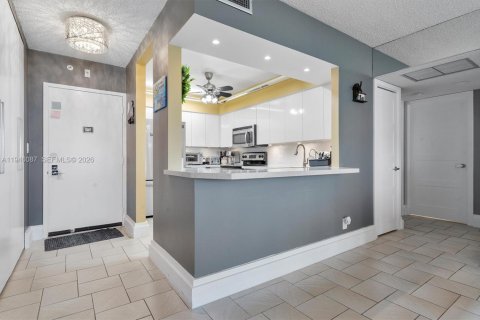 Купить кондоминиум в Авентура, Флорида 2 спальни, 121.98м2, № 2002435 - фото 17