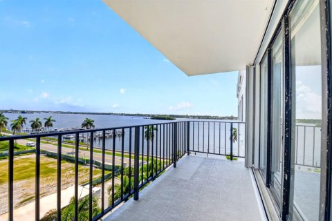 Condominio en venta en West Palm Beach, Florida, 2 dormitorios, 131.36 m2 № 2168987 - foto 17