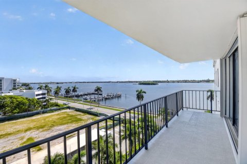 Condominio en venta en West Palm Beach, Florida, 2 dormitorios, 131.36 m2 № 2168987 - foto 19