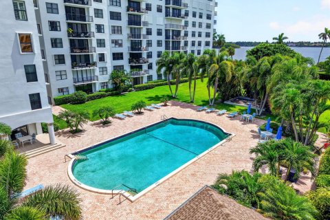 Condominio en venta en West Palm Beach, Florida, 2 dormitorios, 131.36 m2 № 2168987 - foto 13