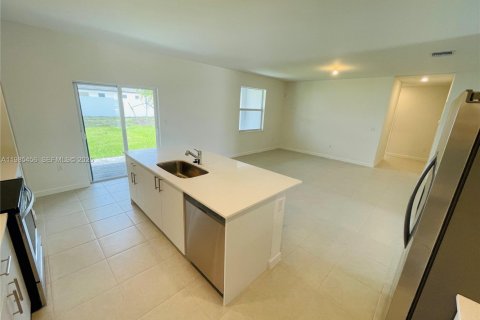 Купить виллу или дом в Хомстед, Флорида 4 спальни, 224.08м2, № 2050779 - фото 6