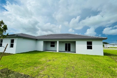 Купить виллу или дом в Хомстед, Флорида 4 спальни, 224.08м2, № 2050779 - фото 23