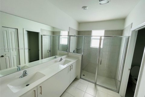 Купить виллу или дом в Хомстед, Флорида 4 спальни, 224.08м2, № 2050779 - фото 12