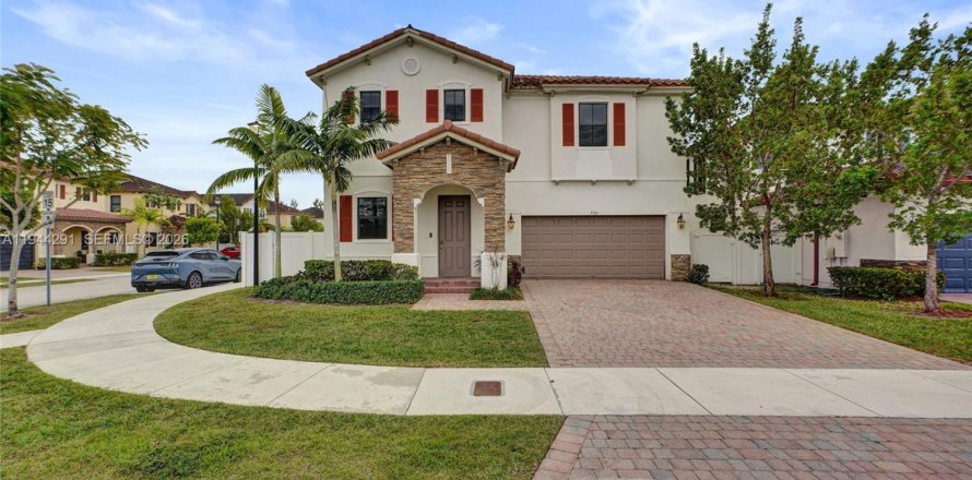 Casa en Hialeah, Florida 5 dormitorios, 308.06 m2 № 2000722