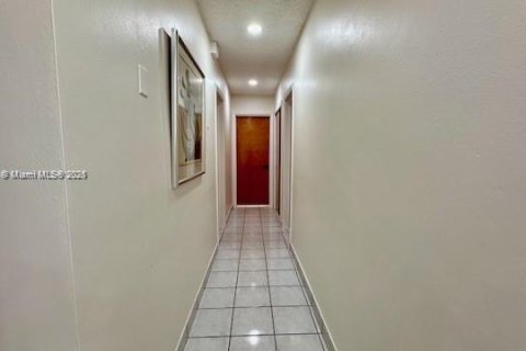 Immobilier commercial à vendre à Miami, Floride: 190.64 m2 № 1978179 - photo 8