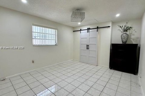 Immobilier commercial à vendre à Miami, Floride: 190.64 m2 № 1978179 - photo 16