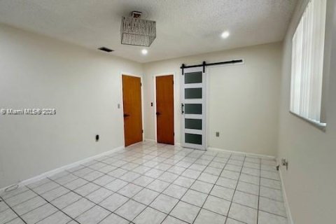 Immobilier commercial à vendre à Miami, Floride: 190.64 m2 № 1978179 - photo 17